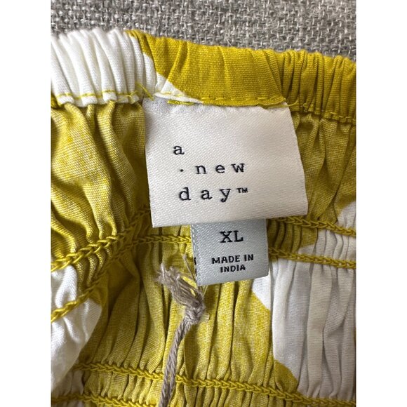 A New Day Womens Yellow & White Smocked Crop Top XL Adjustable Straps Cruise - Picture 4 of 7